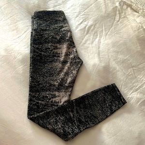 Athleta Elation 7/8th Textured Legging Size Small